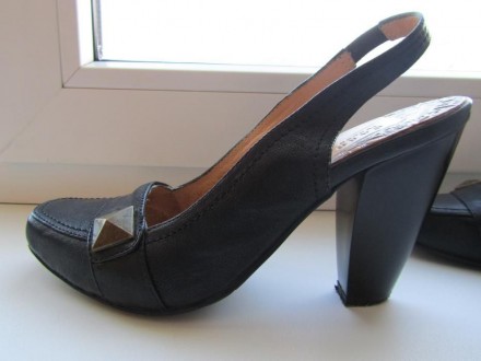 Удобные,отличного качества женские туфли. Куплены в фирменном магазине. Нескольк. . фото 3