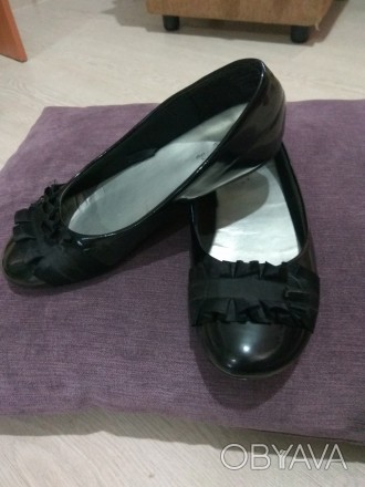 черные лаковые туфельки под любое платье, 
в хорошем состоянии, легкие, лаковый. . фото 1