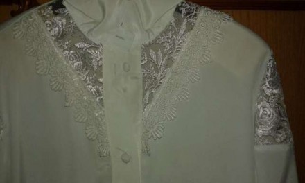 Блузка шелковая белая ,с кружевными вставками .
Больше фото в смс , на сайт не . . фото 3