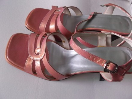 Босоножки розовые летние туфли кожзам лаковые обувь женская 41 размер

Босонож. . фото 3