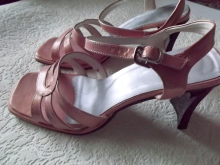 Босоножки розовые летние туфли кожзам лаковые обувь женская 41 размер

Босонож. . фото 7