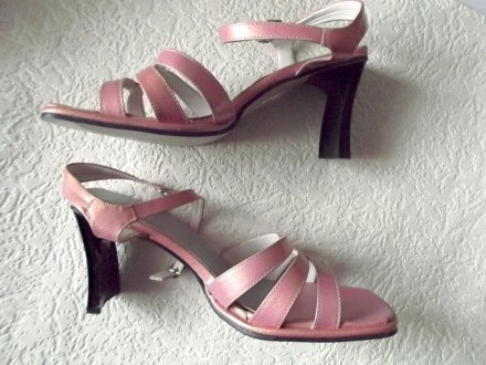 Босоножки розовые летние туфли кожзам лаковые обувь женская 41 размер

Босонож. . фото 2