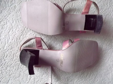 Босоножки розовые летние туфли кожзам лаковые обувь женская 41 размер

Босонож. . фото 5