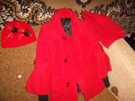 РАЗМЕР 42. пальто демисезонное с капюшоном красного цвета под поясок. + вязанная. . фото 9