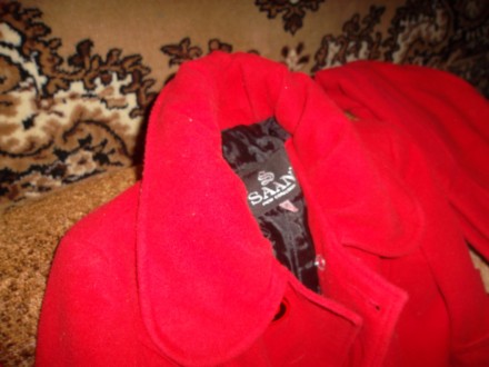 РАЗМЕР 42. пальто демисезонное с капюшоном красного цвета под поясок. + вязанная. . фото 6