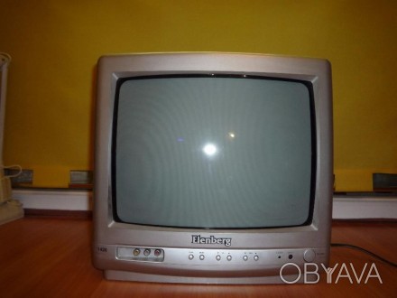 Маленький 14" телевизор, рабочий в ремонт не попадал мало использовался находитс. . фото 1