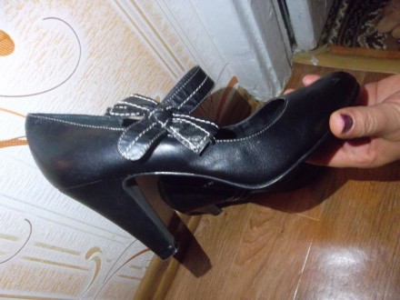 туфли нарядные, с бантом ( растягивается на резинке) , почти новые ,размер 40. к. . фото 2