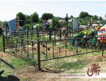 Предлагаем услуги по изготовлению оградок на кладбище под ключ. Изготавливаем св. . фото 4