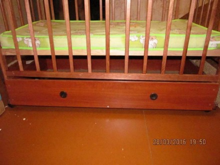 Красивая, качественная деревянная детская кроватка Наталка с ящиком. Цвет – темн. . фото 3