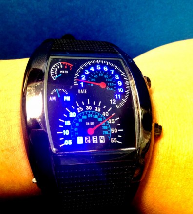 Стильные часы "Спидометр" со светодиодной подсветкой имеют оригинальный и модный. . фото 3