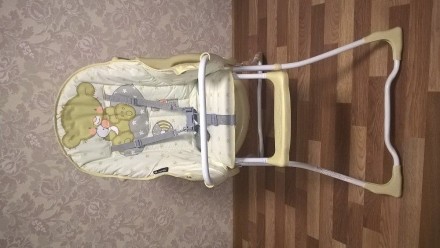 Легкий, компактный стульчик для кормления малыша. Легко складывается и не занима. . фото 4