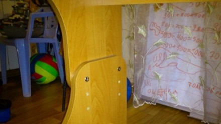 Продам письменный стол-парту для ребёнка дошкольного и младшего школьного возрас. . фото 6