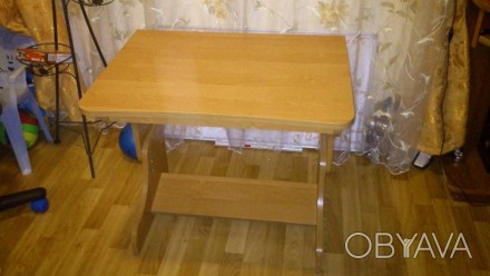 Продам письменный стол-парту для ребёнка дошкольного и младшего школьного возрас. . фото 1