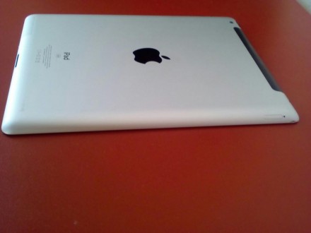 iPad 2 ,32GB ,wifi, 3g,пользовались очень аккуратно ,нет царапин на крыше -на эк. . фото 4