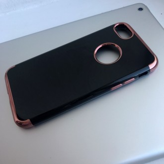 Чехол силиконовый черный с ободком сверху и с низу для iPhone прекрасно подчеркн. . фото 5