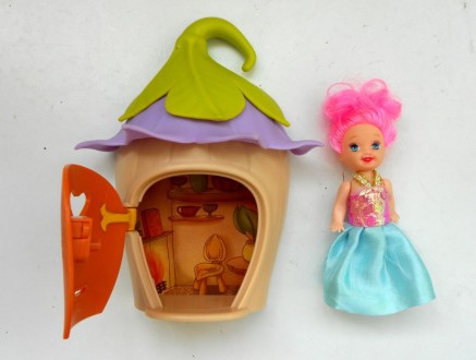Маленький игровой цветочный домик с куколкой.
Размер домика:  17 х 14 х 6 см. К. . фото 2