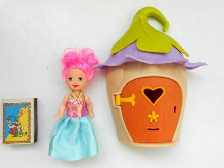 Маленький игровой цветочный домик с куколкой.
Размер домика:  17 х 14 х 6 см. К. . фото 3