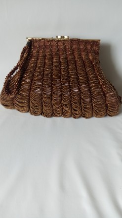 Эксклюзивная сумочка- клатч ручной работы, связана из бисера бронзового цвета. В. . фото 3