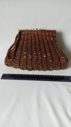 Эксклюзивная сумочка- клатч ручной работы, связана из бисера бронзового цвета. В. . фото 4