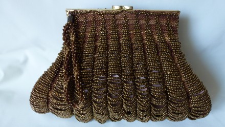 Эксклюзивная сумочка- клатч ручной работы, связана из бисера бронзового цвета. В. . фото 2