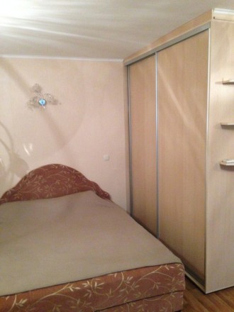 Евроремонт, двуспальная кровать, диван, встроенная кухня, бытовая и мелкобытовая. . фото 9