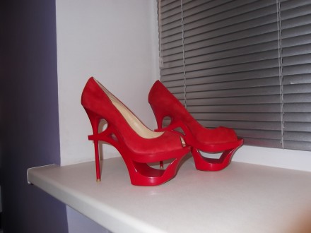 Красивенные красные туфли 40-41 размера. Эко замша, есть коробка. Абсолютно новы. . фото 5