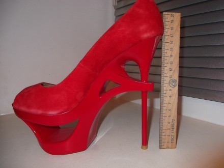 Красивенные красные туфли 40-41 размера. Эко замша, есть коробка. Абсолютно новы. . фото 10