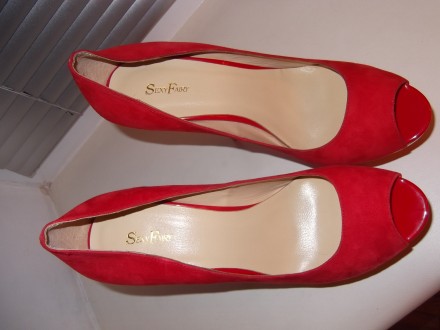Красивенные красные туфли 40-41 размера. Эко замша, есть коробка. Абсолютно новы. . фото 6