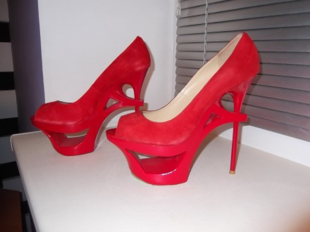Красивенные красные туфли 40-41 размера. Эко замша, есть коробка. Абсолютно новы. . фото 4