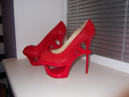 Красивенные красные туфли 40-41 размера. Эко замша, есть коробка. Абсолютно новы. . фото 2