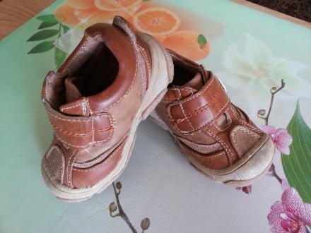 Продам повністю шкіряні туфельки-кросівочки для хлопчика чи дівчинки в дуже гарн. . фото 2