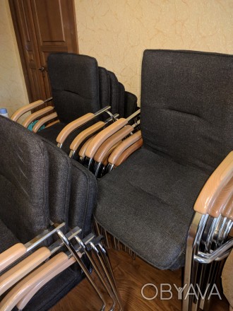 Продам офисные стулья на раме в идеальном состоянии, почти новые в использовании. . фото 1