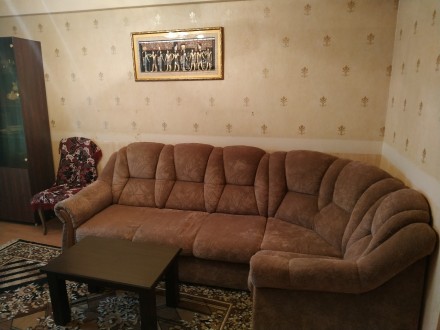 Квартира в отличном состоянии, вся мебель укомплектовано  техникой, встроенная к. Киевский. фото 2