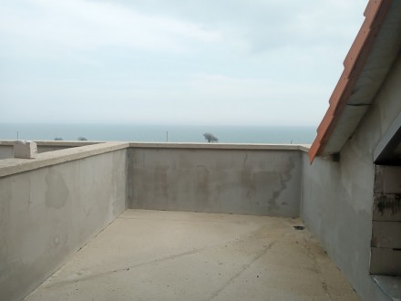 Комплекс расположен на первой линии от моря и состоит из восьми 2х этажных с ман. . фото 4