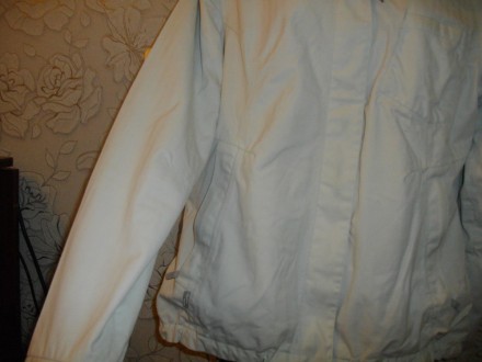 Ветровка -куртка ,белого цвета,на молнии,поверх планка на липучках, длина 70, п/. . фото 5