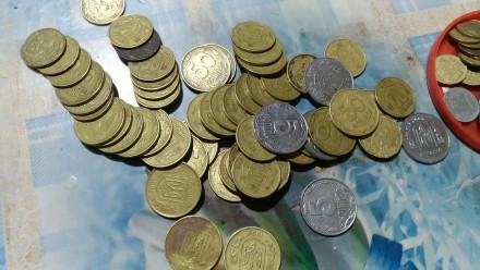 Продам монеты Украины 1,2,5,10,25,50 копеек и 1 гривня
1 коп- 1992, с 2000-по 2. . фото 2
