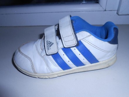Настоящие "adidas" детские кроссовки,состояние видно на фото,небольшие потертост. . фото 2