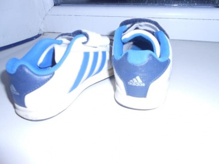 Настоящие "adidas" детские кроссовки,состояние видно на фото,небольшие потертост. . фото 4