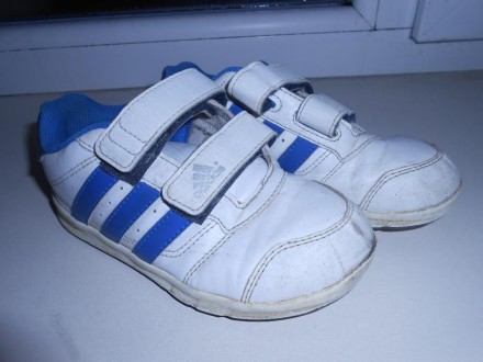 Настоящие "adidas" детские кроссовки,состояние видно на фото,небольшие потертост. . фото 3
