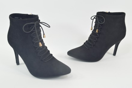 Женские демисезонные ботинки черные на замке.
Спереди декоративная шнуровка.
Н. . фото 3