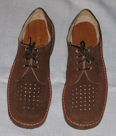 Легкие туфли из натуральной замши, которую можно мыть.
Темно-коричневого, однор. . фото 3