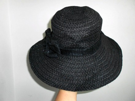 Женская плотная черная шляпа панама с широкими полями и декоративным бантом. Сос. . фото 8