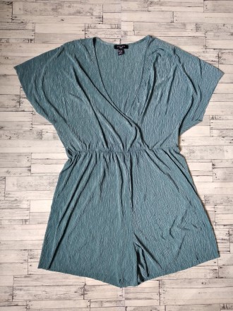 Комбинезон шорты New Look Tall женский зеленый
в хорошем состоянии
Размер 46(М. . фото 2
