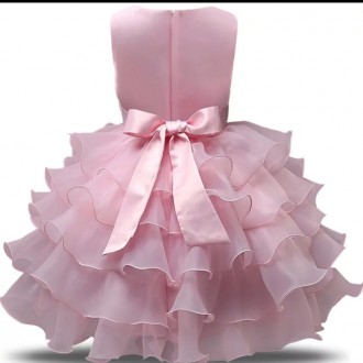 платье розовое атласное на девочку 5 - 7 лет. Длина - 75 см, объём в груди - 68 . . фото 3