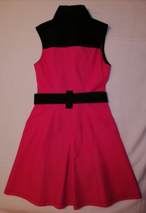 Ярко - розовое платье с чёрными вставками на пуговицах. Хорошо подчёркивает фигу. . фото 4