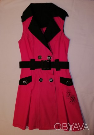 Ярко - розовое платье с чёрными вставками на пуговицах. Хорошо подчёркивает фигу. . фото 1