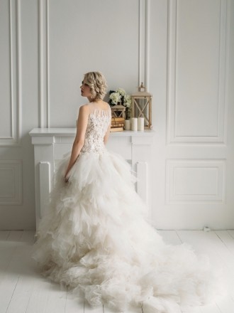 Пышное свадебное платье с бисерной вышивкой и объёмной юбкой
Кружево на сетке, ш. . фото 3