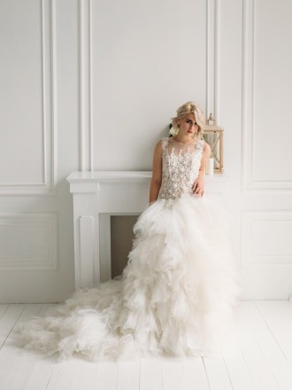 Пышное свадебное платье с бисерной вышивкой и объёмной юбкой
Кружево на сетке, ш. . фото 2