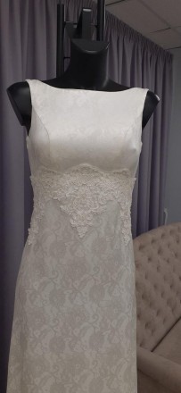Свадебное платье из тонкого жаккарда декорированное кружевом
Длинный шлейф, круж. . фото 3
