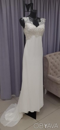 Свадебное классическое платье украшенное кружевом с бисерной вышивкой
Длинный ши. . фото 1